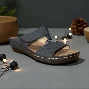 Soft Comfort Bandleader T Strap Sandals  Slip On Shoes Size 8 Black NWOB